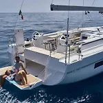Vela Botel *